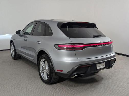 Dolomite Silver Metallic 2025 Porsche Macan T