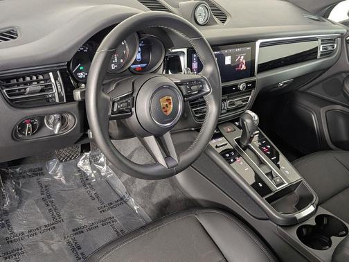 Volcano Grey Metallic 2023 Porsche Macan Macan