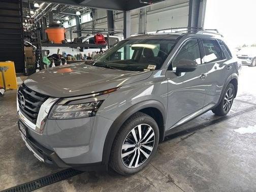 Boulder Gray Metallic 2025 Nissan Pathfinder Platinum