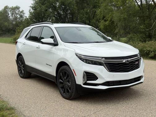 White 2023 Chevrolet Equinox RS 4x4 4dr SUV