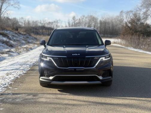 2023 Kia Carnival LX