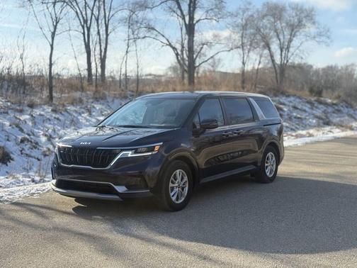 2023 Kia Carnival LX