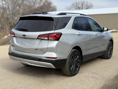 2022 Chevrolet Equinox RS 4x4 4dr SUV