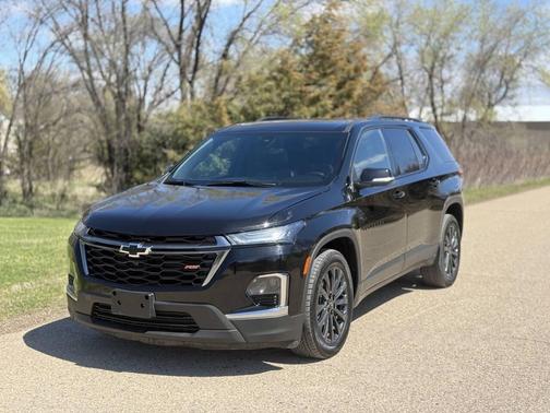 Black 2022 Chevrolet Traverse RS
