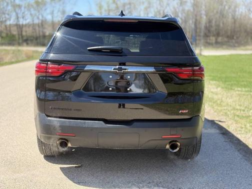 Black 2022 Chevrolet Traverse RS