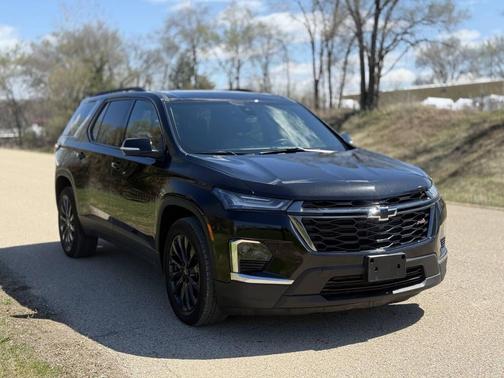 Black 2022 Chevrolet Traverse RS