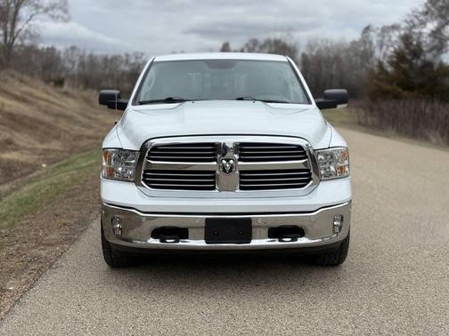 Bright White Clearcoat 2019 RAM 1500 Big Horn
