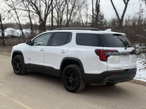 2023 GMC Acadia AWD AT4