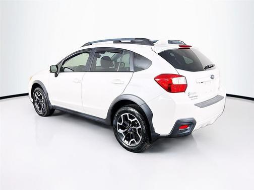 Crystal White Pearl 2017 Subaru Crosstrek 2.0i Premium