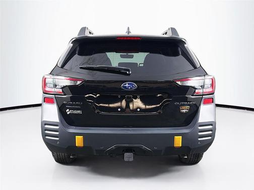 Crystal Black Silica 2024 Subaru Outback Wilderness