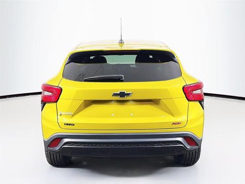 Nitro Yellow Metallic 2024 Chevrolet Trax FWD 1RS