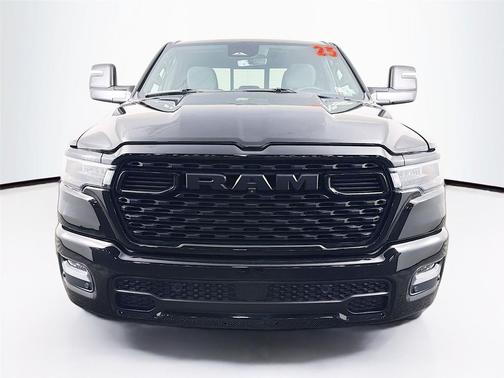 Diamond Black Crystal Pearlcoat 2025 RAM 1500 Big Horn/Lone Star