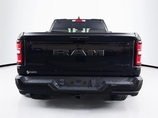Diamond Black Crystal Pearlcoat 2025 RAM 1500 Big Horn/Lone Star