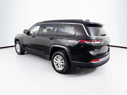 Diamond Black Crystal Pearlcoat 2024 Jeep Grand Cherokee L Laredo
