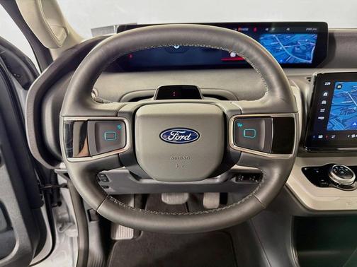 Space Silver 2025 Ford Expedition Active