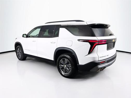 Summit White 2026 Chevrolet Traverse LT