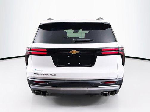 Summit White 2026 Chevrolet Traverse LT