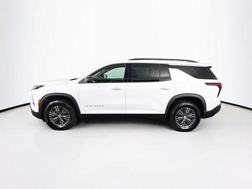 Summit White 2026 Chevrolet Traverse LT