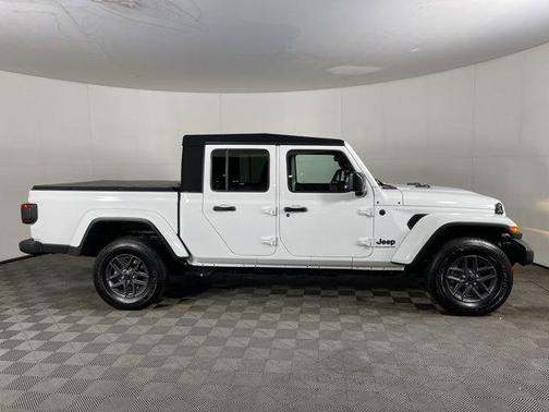 2024 Jeep Gladiator Sport S