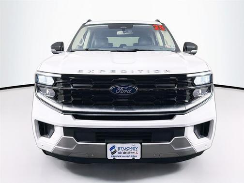 Oxford White 2025 Ford Expedition Platinum