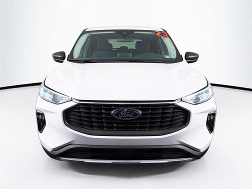 Oxford White 2023 Ford Escape Active
