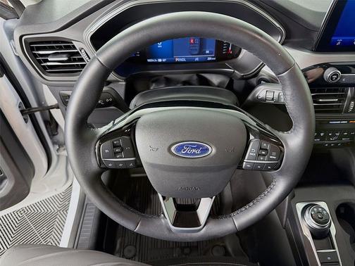 Oxford White 2023 Ford Escape Active