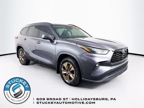 Magnetic Gray Metallic 2022 Toyota Highlander XLE