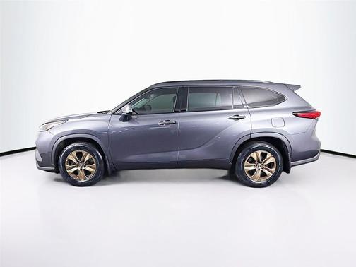 Magnetic Gray Metallic 2022 Toyota Highlander XLE