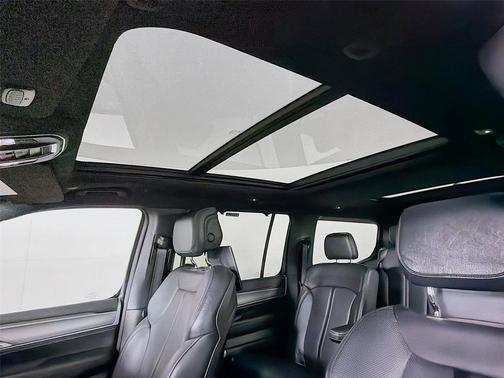 Diamond Black Crystal Pearlcoat 2024 Jeep Wagoneer Series II Carbide 4x4