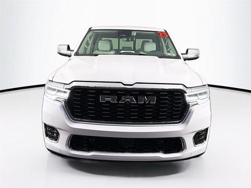 Ivory White Tri-Coat Pearlcoat 2025 RAM 1500 ST