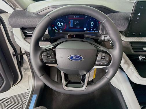 Star White Metallic Tri-Coat 2026 Ford Explorer Platinum