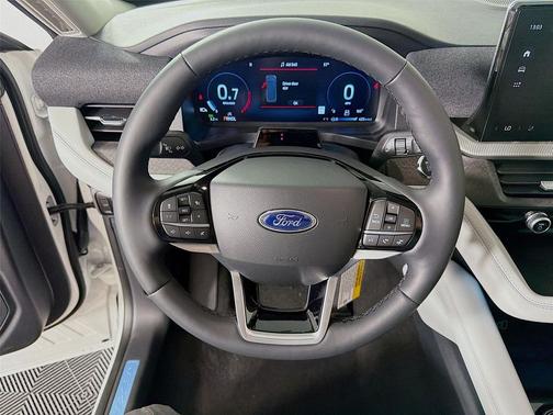 Star White Metallic Tri-Coat 2026 Ford Explorer Platinum