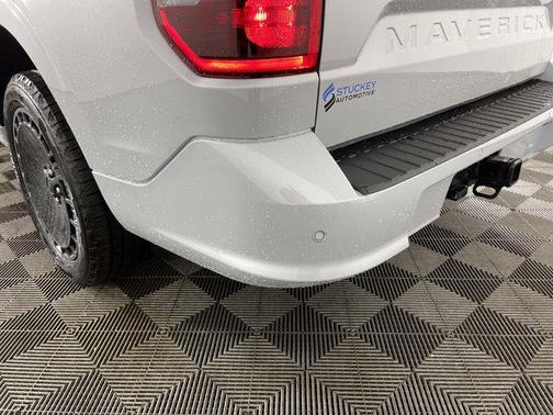 Space White Metallic 2026 Ford Maverick Lobo Standard