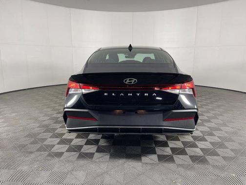 2025 Hyundai ELANTRA Sport