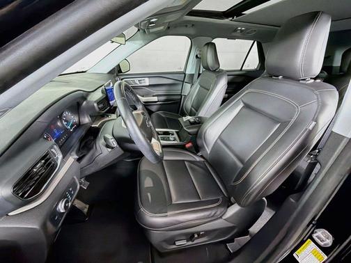 Agate Black Metallic 2022 Ford Explorer XLT
