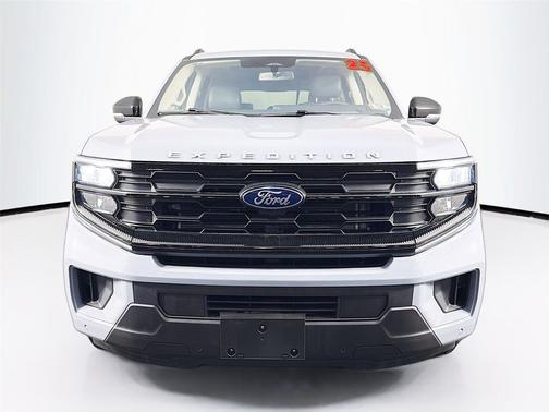 Glacier Gray Metallic TriCoat 2025 Ford Expedition Max Active 4x4