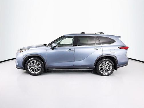 Moon Dust 2023 Toyota Highlander Limited