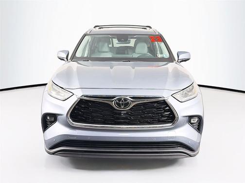 Moon Dust 2023 Toyota Highlander Limited