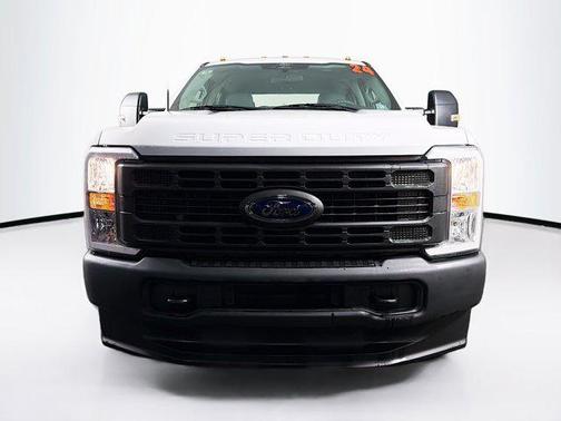 Oxford White 2024 Ford F-350 XL