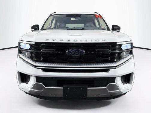 Oxford White 2025 Ford Expedition Max Platinum