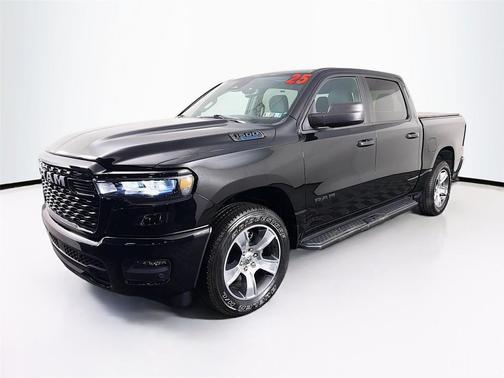 Diamond Black Crystal Pearlcoat 2025 RAM 1500 Tradesman