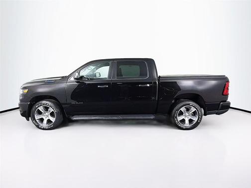 Diamond Black Crystal Pearlcoat 2025 RAM 1500 Tradesman