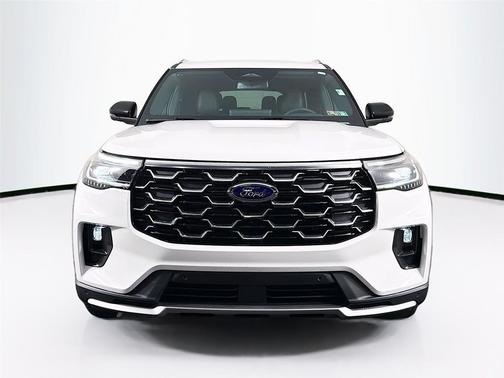 Star White Metallic Tri-Coat 2026 Ford Explorer Platinum