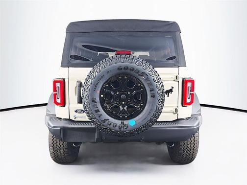 Desert Sand 2026 Ford Bronco Badlands