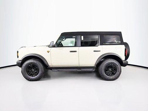 Desert Sand 2026 Ford Bronco Badlands