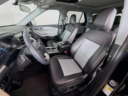 Agate Black 2024 Ford Explorer XLT
