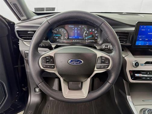 Agate Black 2024 Ford Explorer XLT