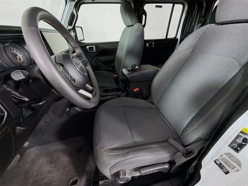 Bright White Clearcoat 2025 Jeep Gladiator Willys
