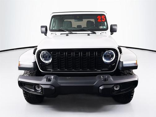Bright White Clearcoat 2025 Jeep Gladiator Willys