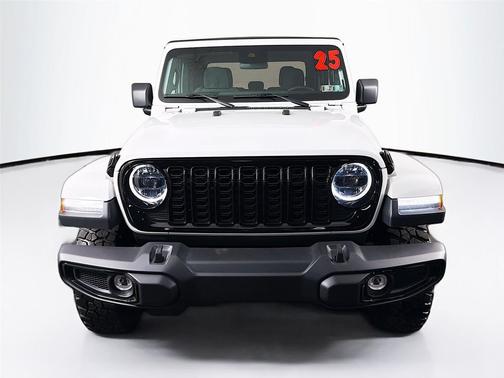 Bright White Clearcoat 2025 Jeep Gladiator Willys